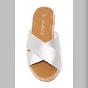 Kaanas Guajira Crossover Embossed Slide Sandal